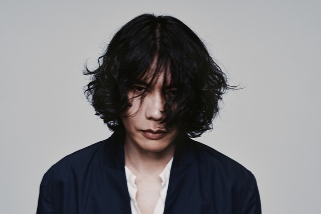 Yonezu Kenshi ศิลปินผู้แต่งเพลง Yodaka เพลงประกอบภาพยนตร์ Kingdom: Tamashii no Kessen