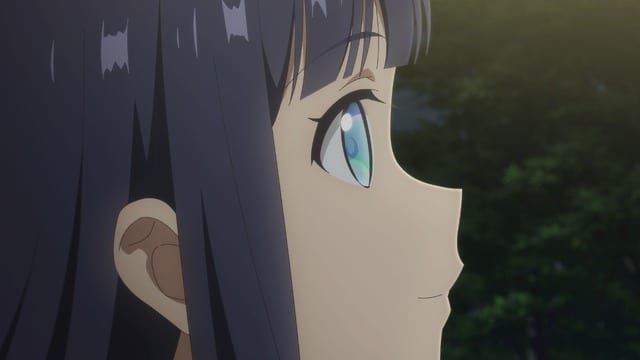 แอนิเมะซัมเมอร์ “Toumei na Yoru ni Kakeru Kimi to, Me ni Mienai Koi wo Shita.” เผยเนื้อเรื่องและภาพล่วงหน้าตอนที่ 1 “การพบกัน” — โซราโนะพบกับโฟยุตสึกิผู้มองไม่เห็นในงานต้อนรับนักศึกษาใหม่