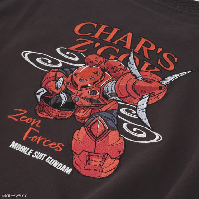 เสื้อยืดปักลาย STRICT-G Mobile Suit Gundam ทั้ง 3 แบบ ได้แก่ RX-78-2 Gundam สีขาว, MS-07B Gouf สีกรมท่า และ MSM-07S Char's Z'