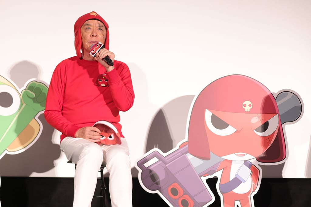 นากาตะ โจจิ ในชุดธีมกิโรโระพร้อมเมกอัปแผลบนใบหน้า ในงานฉลอง 20 ปี Keroro Gunsou