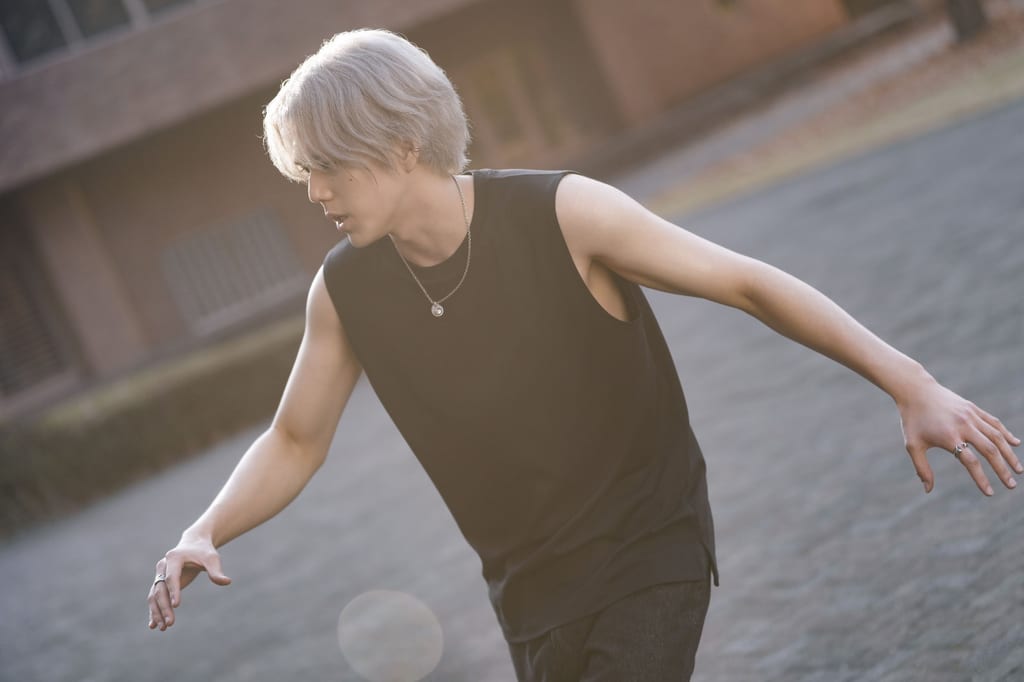 ภาพฉากใหม่จากหนัง “WAN DANCE” โชว์ RAN (MAZZEL) ในบท อิโอริ อิสึกุชิมะ ขณะก้าวเข้าสู่จังหวะเต้น
